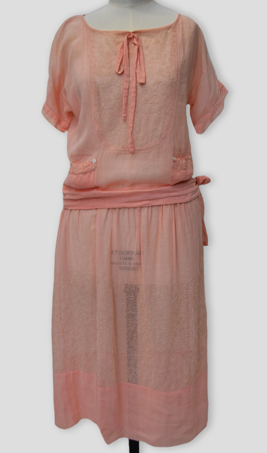 1920F – Robe – 84