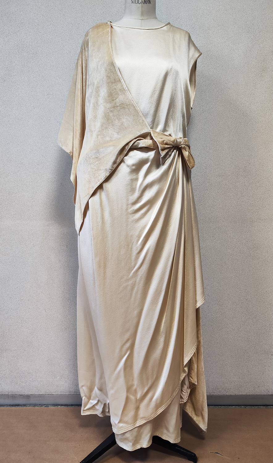 1920F – Robe – 1442