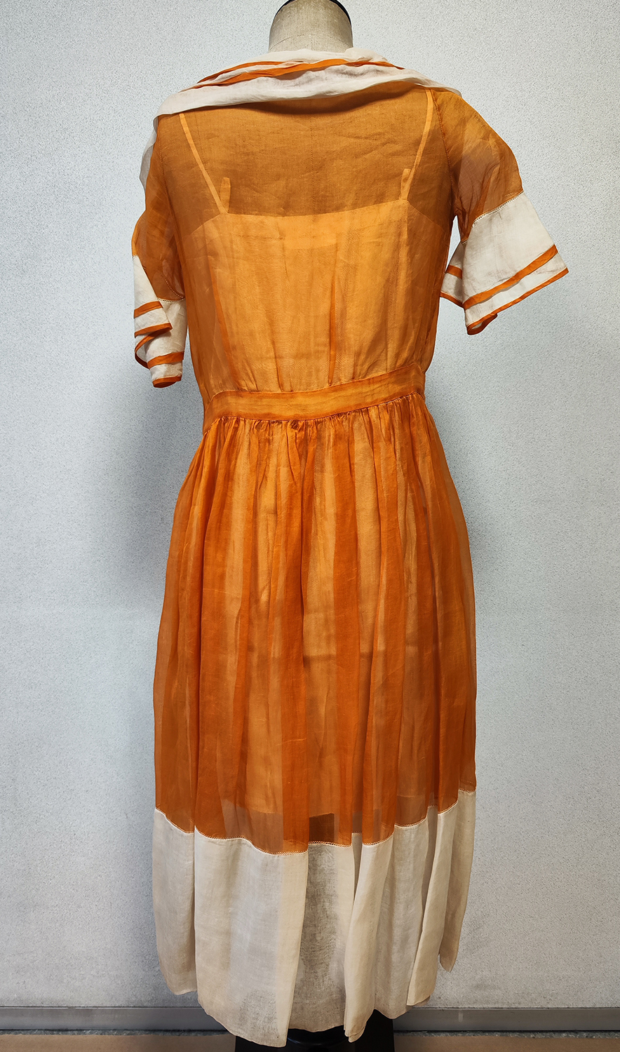 1920F – Robe – 1494 (2)