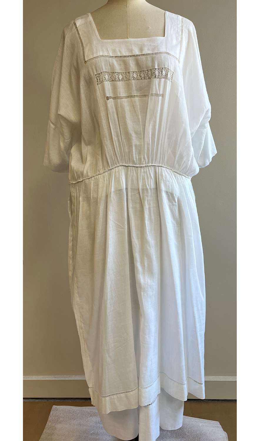 1920F – Robe – 1528